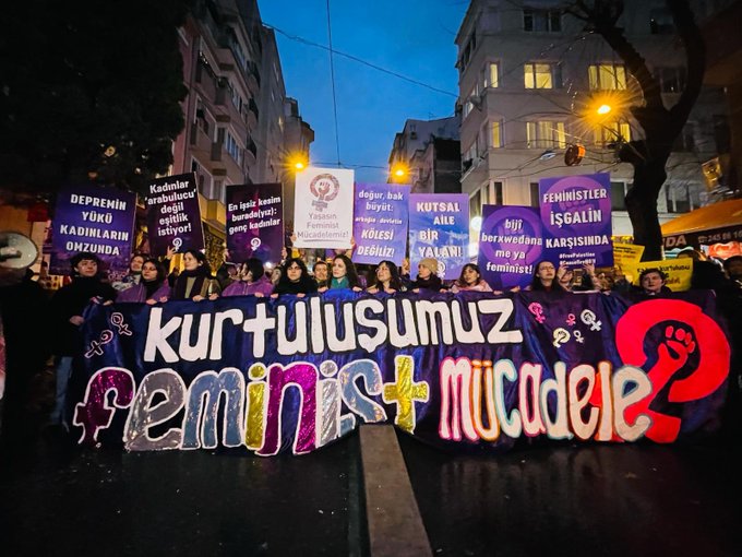 Kadınlar 8 Mart'ta meydanlardaydı